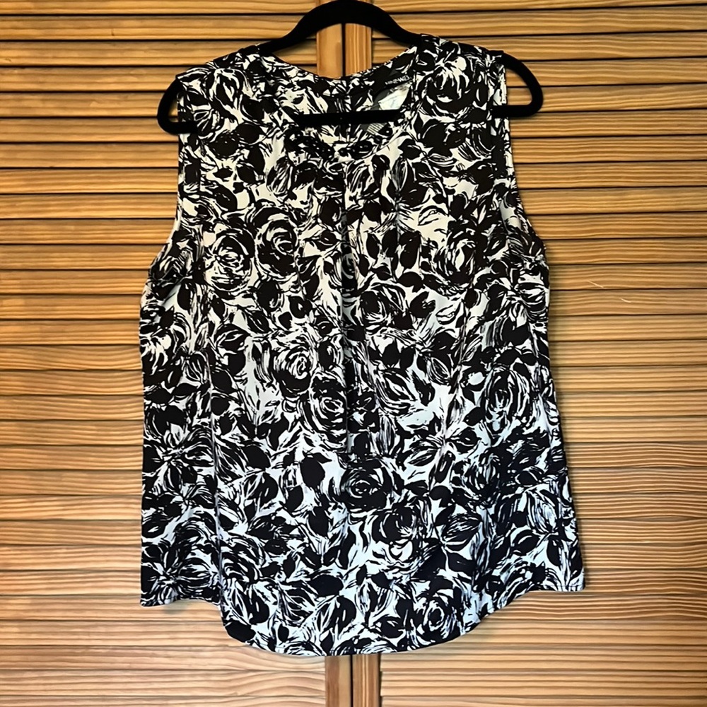 Nine West sleeveless blouse with tags